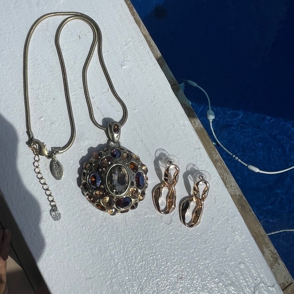 White House Black Market Pendant - Picture 3 of 6